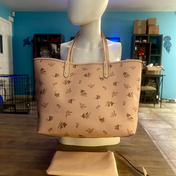 Coach X Disney Reversible Minnie Mouse Pink Patches City Zip Tote Bag Purse - Picture 4 of 16